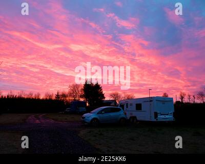 Aube le jour de Noël 2020 en caravane, Cornwall, Royaume-Uni Banque D'Images