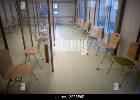 Schwerin, Allemagne. 21 décembre 2020. La salle d'attente du centre de test Corona de la clinique Helios. Un nouveau centre de test est en activité directement à la clinique Helios depuis quelques jours. Credit: Jens Büttner/dpa-Zentralbild/ZB/dpa/Alay Live News Banque D'Images