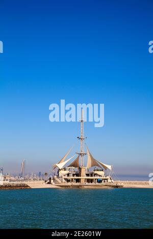 Le Koweït, Kuwait City, Kuwait, Marina Waves - complexe de loisirs de trois étages d'un complexe de loisirs spécialisé dans les activités de la terre et de la mer Banque D'Images