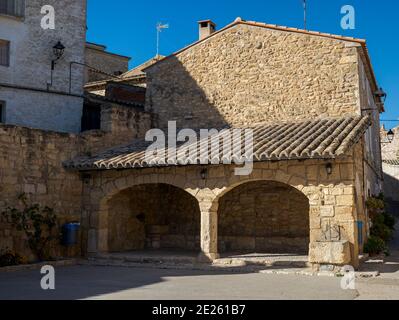 Architecture traditionnelle à Fuendetodos, un petit village de la province de Saragosse, en Espagne. Il est connu pour être le berceau du peintre Franc Banque D'Images