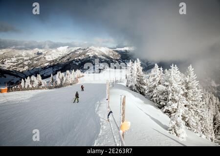 Grossarl, Autriche. 26 décembre 2020. Vue sur la station de ski de Grossarl dans la région de Salzburger Land. Les pistes blanches avec de la neige poudreuse sont prêtes pour une nouvelle saison d'hiver. Banque D'Images