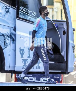 12 de enero del 2021 (Malaga) El equipo de futbol del Real Madrid lega a el Gran Hotel Miramar que es su Hotel de concentracion durante 3 dias ante de la semifinal de la Supercopa que se jugara en la Rosaleda de Malaga ante el Athletic de Bilbao janvier 12, 2021 (Malaga) l'équipe de football du Real Madrid arrive au Gran Hotel Miramar, qui est son hôtel de concentration pendant 3 jours avant la demi-finale de la Super Cup qui sera jouée à la Rosaleda de Malaga contre l'Athlétique Bilbao Lorenzo Carnero / Cordo Press Cordo Press Banque D'Images