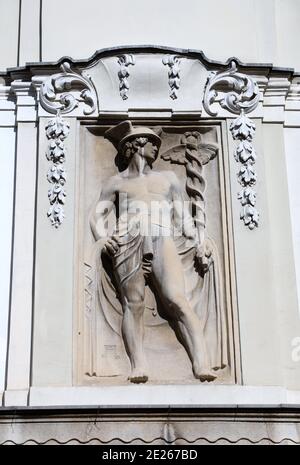 Sculpture au mercure sur le style art nouveau Hotel Tresor In Ljubljana Banque D'Images