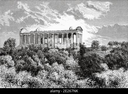 Vue panoramique du Temple de Concord à Girgnoti (Agrigento). Sicile. Italie Europe. Ancienne illustration du XIXe siècle gravée de l'ouvrage Nouvelle Géographie universelle de Eliseo Reclus 1889 Banque D'Images