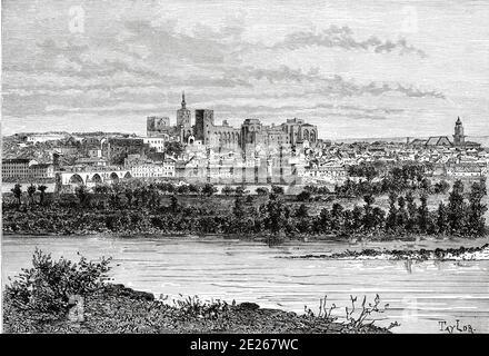 Vue panoramique générale sur la ville d'Avignon et le Palais des Papes, région Provence. France Europe. Ancienne illustration du XIXe siècle gravée de l'ouvrage Nouvelle Géographie universelle de Eliseo Reclus 1889 Banque D'Images