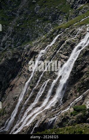 Die Wasserfälle der Laggina am fuss des Weissmies de Walliser Banque D'Images