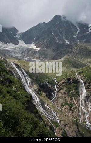 Die Wasserfälle der Laggina am fuss des Weissmies de Walliser Banque D'Images