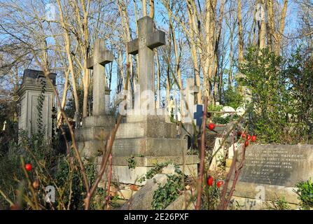 Les mémoriaux du cimetière Highgate est sous le soleil d'hiver, au nord de Londres, au Royaume-Uni Banque D'Images