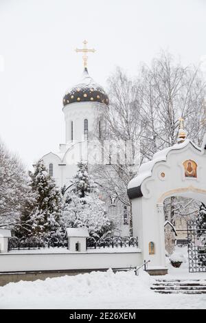 Couvent Saint Elisabeth de Minsk en hiver. Monastère orthodoxe des femmes à la périphérie de Minsk Banque D'Images