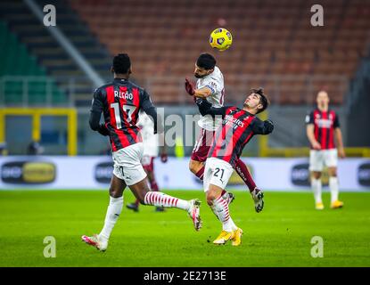 Milan, Italie. 12 janvier 2021. Milan, Italie, stade San Siro Giuseppe Meazza, 12 janvier 2021, Daniele Baselli de Torino FC lutte pour le ballon contre Brahim Diaz d'AC Milan pendant AC Milan vs Torino FC - football italien Coppa Italia Match Credit: Fabrizio Carabelli/LPS/ZUMA Wire/Alay Live News Banque D'Images