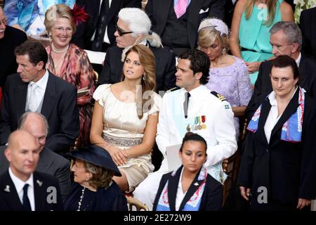 La princesse Madeleine de Suède, le prince Carl-Philip de Suède, derrière Karl Lagerfeld, Helene Mercier-Arnault et Bernard Arnault, assistent au mariage du prince Albert II de Monaco et de Charlene Wittstock dans le Cour d’Honneur au Palais de Monte Carlo, Monaco, le 02 juillet 2011. Photo de Frédéric Nebinger/ABACAPRESS.COM Banque D'Images