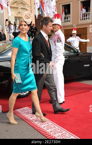 Le Prince héritier Frederik et la Princesse Marie du Danemark arrivent pour la cérémonie de mariage religieux du Prince Abert II de Monaco à Charlene Wittstock qui s'est tenue dans la cour principale du Palais du Prince à Monaco le 2 juillet 2011. Les célébrations sont suivies d'une liste d'invités de familles royales, de célébrités mondiales et de chefs d'États. Photo par ABACAPRESS.COM Banque D'Images