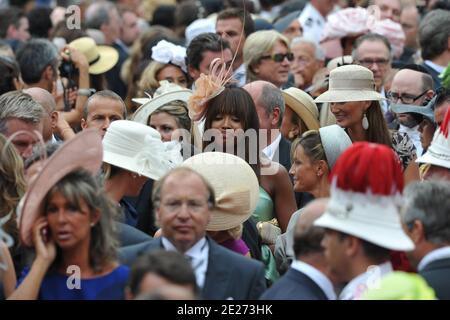 Naomi Campbell et son petit ami Vladislav Doronin partent après la cérémonie de mariage religieux du prince Abert II de Monaco à Charlene Wittstock tenue dans la cour principale du Palais du Prince à Monaco le 2 juillet 2011. Les célébrations sont suivies d'une liste d'invités de familles royales, de célébrités mondiales et de chefs d'États. Photo par ABACAPRESS.COM Banque D'Images