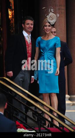 Le Prince héritier Frederik et la Princesse Marie du Danemark arrivent au dîner officiel à la suite du mariage religieux du Prince Abert II de Monaco à Charlene Wittstock à l'Opéra de Monte-Carlo à Monaco le 2 juillet 2011. Les célébrations sont suivies d'une liste d'invités de familles royales, de célébrités mondiales et de chefs d'États. Photo par ABACAPRESS.COM Banque D'Images