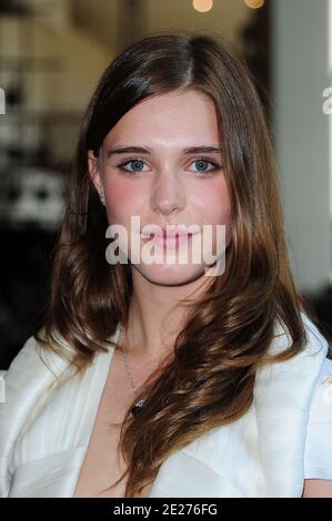 Gaia Weiss participe à la présentation de la collection haute-Couture de Stephane Rolland automne-hiver 2011-2012 qui s'est tenue à la Cité de l'Architecture et du Patrimoine à Paris, en France, le 5 juillet 2011. Photo de Nicolas Briquet/ABACAPRESS.COM Banque D'Images