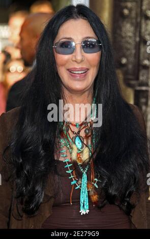 Cher, Zookeeper, première mondiale au Regency Village Theatre de Westwood, Los Angeles, CA, Etats-Unis, 6 juillet 2011. (Photo : cher). Photo de Baxter/ABACAPRESS.COM Banque D'Images