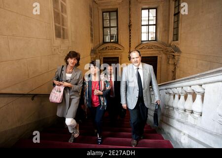 Candidat aux élections primaires socialistes, Martine Aubry flanqué de Jean-Marc Germain et Jean-Christophe Cambadelis arrive à l'Hôtel de ville de Turin, Italie, le 08 juillet 2011. Photo de Stephane Lemouton/ABACAPRESS.COM Banque D'Images