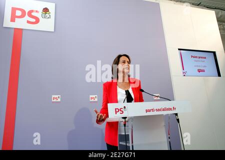 Candidat aux élections primaires du Parti socialiste français Segolene Royal tient une conférence de presse sur la crise en Europe et ses solutions, au siège du Parti socialiste (PS) à Paris, en France, le 22 juillet 2011. Photo de Jean-Luc Luyssen/ABACAPRESS.COM Banque D'Images