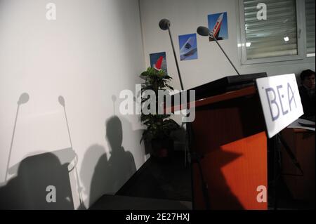 Directeur de la BEA, Agence française des accidents de l'aviation civile, Jean-Paul Troadec, lors d'une conférence de presse au siège des enquêteurs français à le Bourget, près de Paris, France, le 29,2011 juillet. Les enquêteurs français font état d'erreurs de pilotes lors du décrochage en haute altitude de 2009 dans l'accident d'Air France qui a tué les 228 personnes. Photo de Mousse/ABACAPRESS.COM Banque D'Images