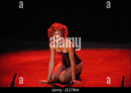 Caroline Devisme joue dans la comédie musicale 'dorian Gray' de Thomas le Douarec qui s'est tenue au Théâtre Vingtieme à Paris, en France, le 23 août 2011. Photo de Giancarlo Gorassini/ABACAPRESS.COM Banque D'Images