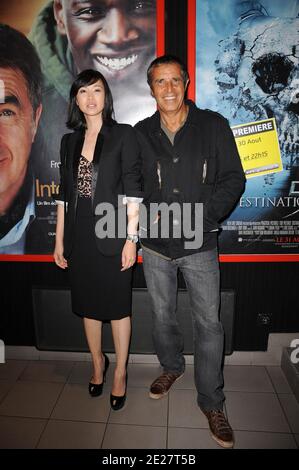 Linh Dan Pham et Julien Clerc assistent à la première de 'Intouchable' avant la cérémonie d'ouverture du 4ème Festival du film francophone d'Angoulême à Angoulême, France, le 24 août 2011. Photo de Giancarlo Gorassini/ABACAPRESS.COM Banque D'Images