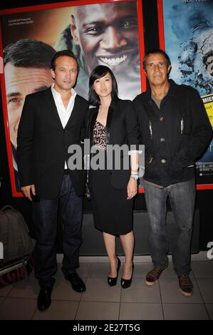 Vincent Perez, Linh Dan Pham et Julien Clerc assistent à la première de 'Intouchable' avant la cérémonie d'ouverture du 4ème Festival du film francophone d'Angoulême à Angoulême, France, le 24 août 2011. Photo de Giancarlo Gorassini/ABACAPRESS.COM Banque D'Images