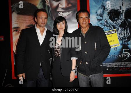 Vincent Perez, Linh Dan Pham et Julien Clerc assistent à la première de 'Intouchable' avant la cérémonie d'ouverture du 4ème Festival du film francophone d'Angoulême à Angoulême, France, le 24 août 2011. Photo de Giancarlo Gorassini/ABACAPRESS.COM Banque D'Images