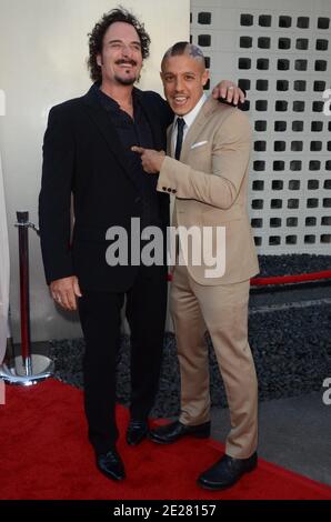 Theo Rossi et Kim Coates arrivent pour la projection des « Sons of Anarchy » du FX, qui se sont tenus au ArcLight Cinemas Cinerama Dome de Los Angeles, en Californie, le 30 août 2011. Photo de Steve Levino/ABACAPRESS.COM Banque D'Images