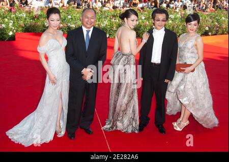 Le producteur John Woo, le réalisateur Wei te-Sheng, Vivian Hsu, Landy Wen et Lo Mei-Ling arrivent sur le tapis rouge pour la première de 'Seeediq Bale' ('Warriors of the Rainbow : Seediq Bale') au Sala Grande Palazzo Del Cinema lors du 68e Festival International du film de Venise, à Venise, Italie, le 1er septembre 2011. Photo de Nicolas Genin/ABACAPRESS.COM Banque D'Images