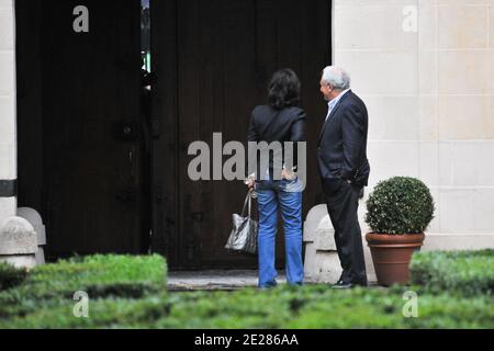 Dominique Strauss-Kahn et sa femme Anne Sinclair arrivent à leur appartement, place des Vosges, à Paris, en France, le 4 septembre 2011. Photo par ABACAPRESS.COM Banque D'Images