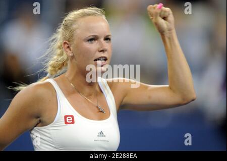 Caroline Wozniacki de Danemark en action contre Svetlana Kuznetsova de Russie pendant le jour 8 à l'US Open, à Flushing Meadows à New York City, NY, USA le 5 septembre 2011. Photo de Mehdi Taamallah/ABACAPRESS.COM Banque D'Images