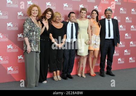 Les acteurs Chiara Martegiani, Monica Barladeanu, Andrea Osvart, le réalisateur Fabrizio Cattani et l'actrice Marina Pennafina posent lors de la première de son film 'Graity Blues' au 68e Festival International du film à Venise, Italie, 7 septembre 2011. Dans le drame espagnol de la science-fiction, Bruehl joue le rôle d'un scientifique qui développe des robots. Photo d'Aurore Marechal/ABACAPRESS.COM Banque D'Images