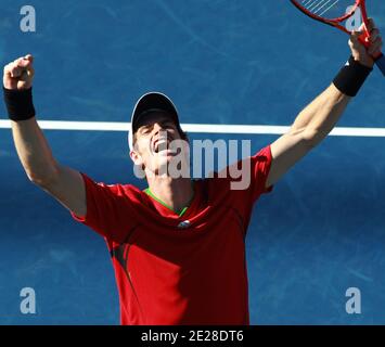 Andy Murray, de la Grande-Bretagne, réagit lors d'un match contre John Isner, des États-Unis, le 12 jour de l'US Open, à Flushing Meadows, New York, États-Unis, le 9 septembre 2011. Photo de : Elizabeth Pantaleo/ABACAUSA.COM Banque D'Images