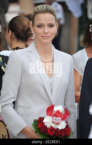 La princesse Charlene de Monaco pose alors qu'elle arrive pour participer au pique-nique de Monaco au Parc de la princesse Antoinette. Monaco le 10 septembre 2011. Photo Thierry Orban/ABACAPRESS.COM Banque D'Images