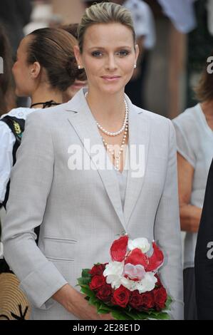 La princesse Charlene de Monaco pose alors qu'elle arrive pour participer au pique-nique de Monaco au Parc de la princesse Antoinette. Monaco le 10 septembre 2011. Photo Thierry Orban/ABACAPRESS.COM Banque D'Images