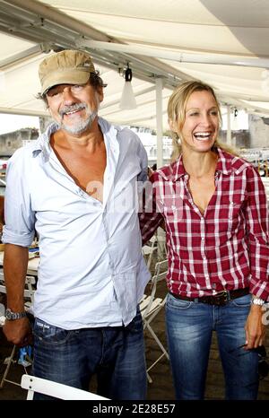 Olivier Marchal et son épouse Catherine Marchal assistent au 13ème Festival de la fiction télévisée à la Rochelle, dans l'ouest de la France, le 10 septembre 2011. Photo de Patrick Bernard/ABACAPRESS.COM Banque D'Images