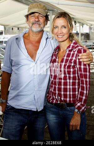 Olivier Marchal et son épouse Catherine Marchal assistent au 13ème Festival de la fiction télévisée à la Rochelle, dans l'ouest de la France, le 10 septembre 2011. Photo de Patrick Bernard/ABACAPRESS.COM Banque D'Images