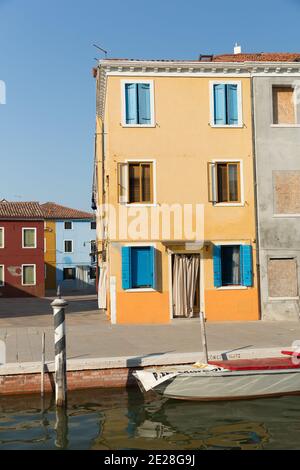 Burano Venise Italie maisons colorées et canal à Burano Banque D'Images