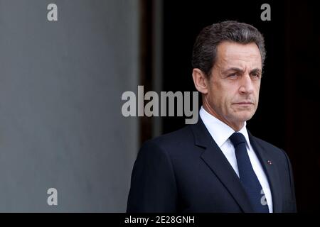 Le président français Nicolas Sarkozy attend le président rwandais Paul Kagame avant une rencontre à l'Elysée à Paris, en France, le 12 septembre 2011. Selon un communiqué d'Elysee, les deux dignitaires se sont réunis pour discuter de questions bilatérales et internationales. La France et le Rwanda ont rétabli leurs relations diplomatiques en 2009. Photo de Stephane Lemouton/ABACAPRESS.COM Banque D'Images