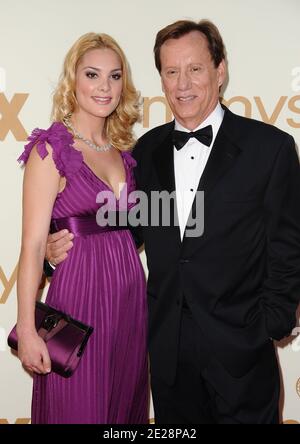 James Woods et Ashley Madison assistent à la 63e édition annuelle des Primetime Emmy Awards, qui a eu lieu au Nokia Theatre L.A. Vivre à Los Angeles, CA, Etats-Unis le 18 septembre 2011. Photo de Lionel Hahn/ABACAPRESS.COM Banque D'Images