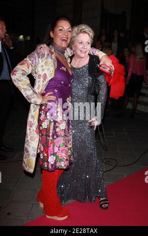 Hermine de Clermont Tonnerre et Françoise Labourde participant au Gala de l'IFRAD (au profit de la lutte contre la maladie d'alzeimer) qui s'est tenu à l'Opéra Comique de Paris, en France, le 21 septembre 2011. Photo de Denis Guignebourg/ABACAPRESS.COM Banque D'Images