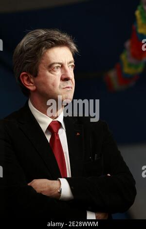 Exclusif. Le candidat du Front de gauche, Jean-Luc Melenson, est photographié lors de sa visite à Nerac, en France, le 22 septembre 2011. Photo de Patrick Bernard/ABACAPRESS.COM Banque D'Images