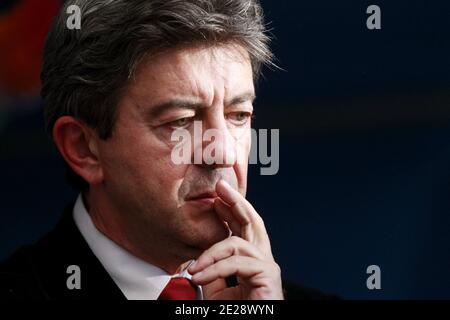 Exclusif. Le candidat du Front de gauche, Jean-Luc Melenson, est photographié lors de sa visite à Nerac, en France, le 22 septembre 2011. Photo de Patrick Bernard/ABACAPRESS.COM Banque D'Images