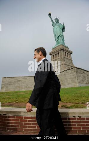 Le président français Nicolas Sarkozy marche à l'occasion du 125e anniversaire de la Statue de la liberté, New York, NY, USA, le 22 septembre 2011. Photo par Eric Feferberg/Pool/ABACAPRESS.COM Banque D'Images