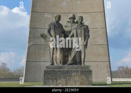 Plastikgruppe 'Befreiung' von Rene Graetz, nationale Mahn und Gedenkstätte der DDR von 1961, Gedenkstätte und Museum Konzentrationslager Sachsenhausen Banque D'Images