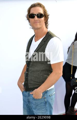 Matthew McConaughey arrive pour la première mondiale de « IRIS - UN voyage dans le monde du cinéma » par le Cirque du Soleil qui s'est tenue au théâtre Kodak de Los Angeles, en Californie, le 25 septembre 2011. Photo de Wade Blaine/ABACAPRESS.COM) Banque D'Images