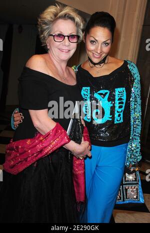 Françoise Labourde et Hermine de Clermont-Tonnerre participant au 26e 'Gala de l'aide a l'enfant Refugie' qui s'est tenu à la salle Gaveau à Paris, en France, le 26 septembre 2011. Photo de Giancarlo Gorassini/ABACAPRESS.COM Banque D'Images