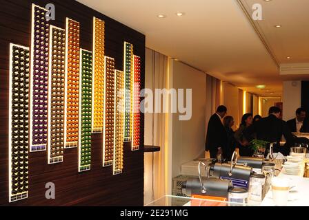 Ouverture d'un nouveau magasin Nespresso, rue Tronchet à Paris, France, le 27 septembre 2011. Photo de Giancarlo Gorassini/ABACAPRESS.COM Banque D'Images