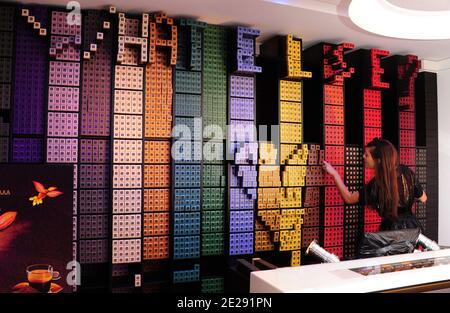 Ouverture d'un nouveau magasin Nespresso, rue Tronchet à Paris, France, le 27 septembre 2011. Photo de Giancarlo Gorassini/ABACAPRESS.COM Banque D'Images