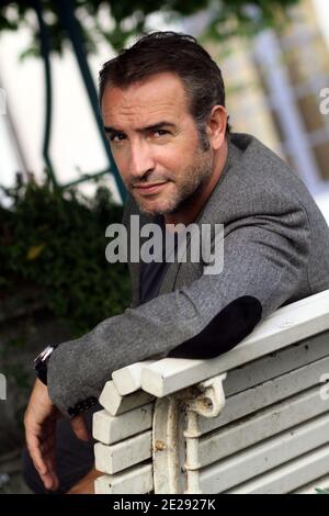 L'acteur français Jean Dujardin pose le 27 septembre 2011 à l'Hôtel Gantois à Lille, dans le nord de la France, après une conférence de presse pour présenter le dernier film de Hazanavicius, « l'artiste », avec Dujardin. Dujardin a remporté le Prix de l'interprétation masculin (meilleur acteur) avec le film lors du Festival de Cannes 2011. Photo de Sylvain Lefevre/ABACAPRESS.COM Banque D'Images